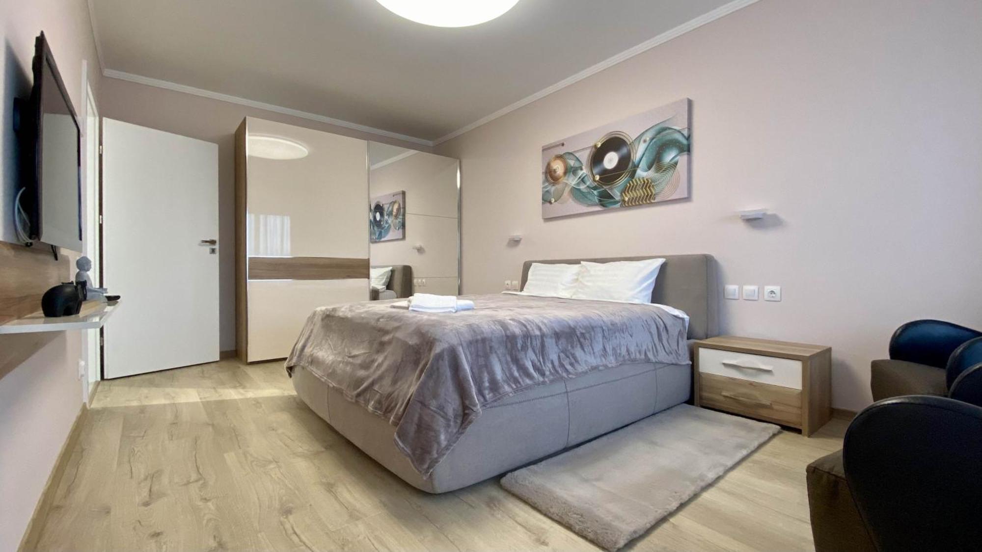This Is Us Apartments Орадя Экстерьер фото
